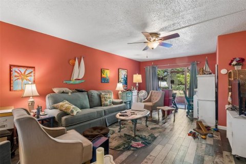 Condo in Dunedin, Florida, 2 bedrooms  № 2221835 - photo 13