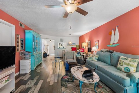 Condo in Dunedin, Florida, 2 bedrooms  № 2221835 - photo 14