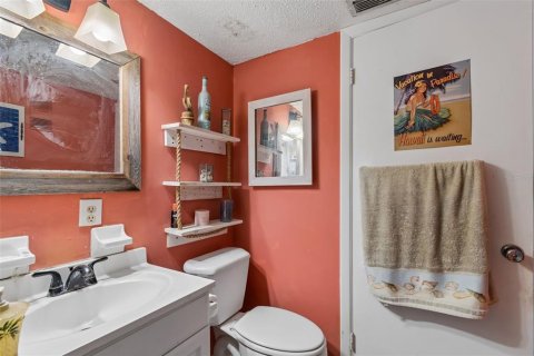 Condo in Dunedin, Florida, 2 bedrooms  № 2221835 - photo 25