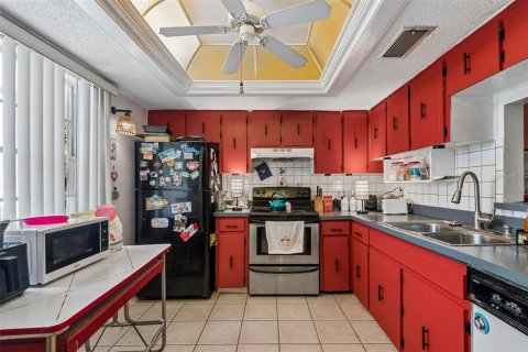 Condo in Dunedin, Florida, 2 bedrooms  № 2221835 - photo 17