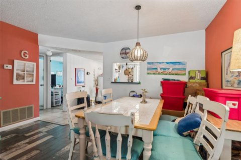 Condo in Dunedin, Florida, 2 bedrooms  № 2221835 - photo 11