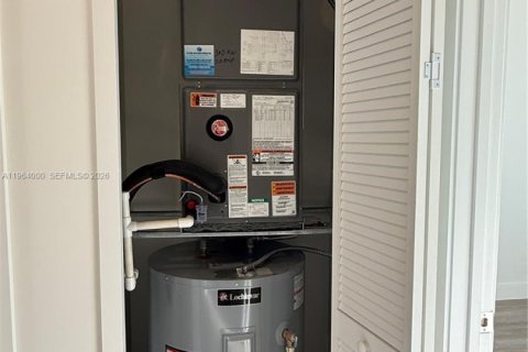 Снять в аренду таунхаус в Хомстед, Флорида 3 спальни, 144.74м2, № 2025659 - фото 23