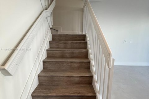 Снять в аренду таунхаус в Хомстед, Флорида 3 спальни, 144.74м2, № 2025659 - фото 11