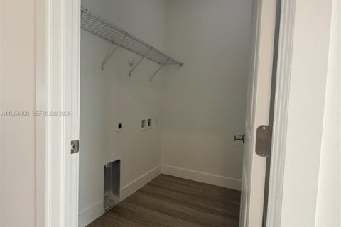 Снять в аренду таунхаус в Хомстед, Флорида 3 спальни, 144.74м2, № 2025659 - фото 18