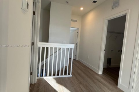 Снять в аренду таунхаус в Хомстед, Флорида 3 спальни, 144.74м2, № 2025659 - фото 17