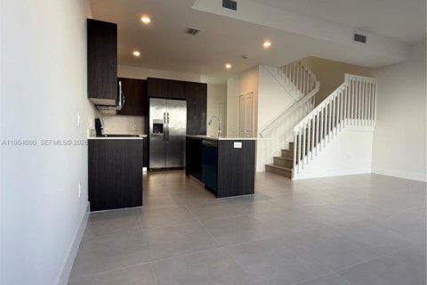 Снять в аренду таунхаус в Хомстед, Флорида 3 спальни, 144.74м2, № 2025659 - фото 9