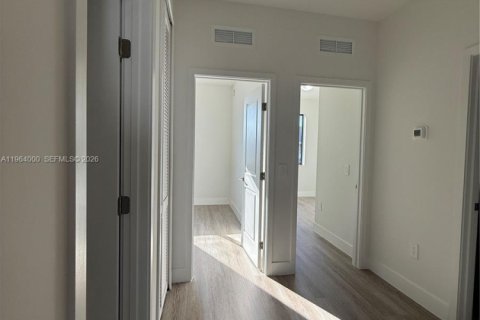 Снять в аренду таунхаус в Хомстед, Флорида 3 спальни, 144.74м2, № 2025659 - фото 13