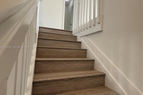 Снять в аренду таунхаус в Хомстед, Флорида 3 спальни, 144.74м2, № 2025659 - фото 12