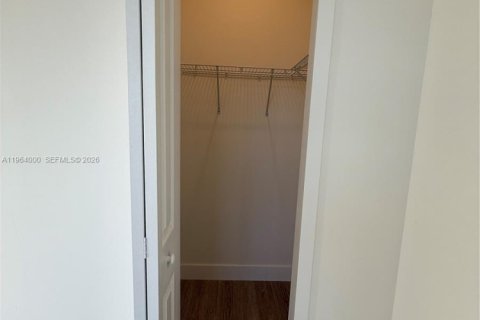 Снять в аренду таунхаус в Хомстед, Флорида 3 спальни, 144.74м2, № 2025659 - фото 15