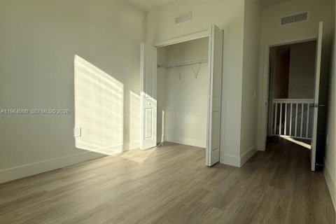 Снять в аренду таунхаус в Хомстед, Флорида 3 спальни, 144.74м2, № 2025659 - фото 16