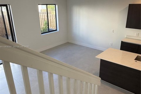 Снять в аренду таунхаус в Хомстед, Флорида 3 спальни, 144.74м2, № 2025659 - фото 24