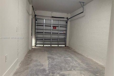 Снять в аренду таунхаус в Хомстед, Флорида 3 спальни, 144.74м2, № 2025659 - фото 3