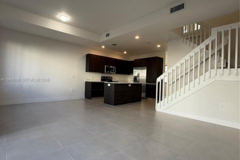 Снять в аренду таунхаус в Хомстед, Флорида 3 спальни, 144.74м2, № 2025659 - фото 10