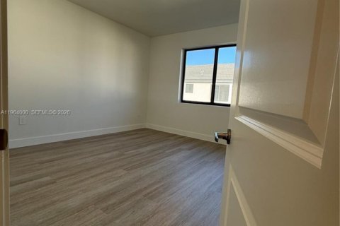 Снять в аренду таунхаус в Хомстед, Флорида 3 спальни, 144.74м2, № 2025659 - фото 19