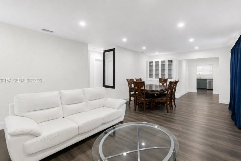 House in Fort Lauderdale, Florida 4 bedrooms, 159.98 sq.m. № 2086959 - photo 4