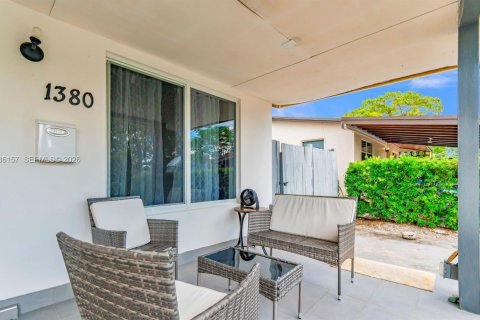 House in Fort Lauderdale, Florida 4 bedrooms, 159.98 sq.m. № 2086959 - photo 3