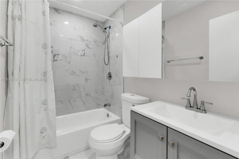 House in Fort Lauderdale, Florida 4 bedrooms, 159.98 sq.m. № 2086959 - photo 9