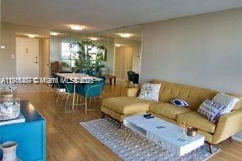 Condo à Hallandale Beach, Floride, 1 chambre  № 1973585