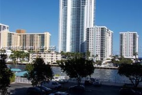 Copropriété à louer à Hallandale Beach, Floride: 1 chambre, 99.87 m2 № 1973585 - photo 22