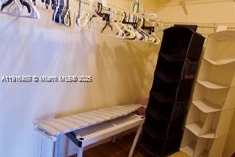 Copropriété à louer à Hallandale Beach, Floride: 1 chambre, 99.87 m2 № 1973585 - photo 11
