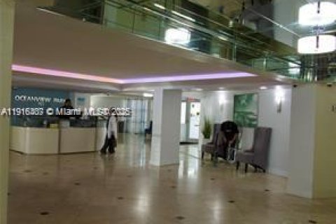 Copropriété à louer à Hallandale Beach, Floride: 1 chambre, 99.87 m2 № 1973585 - photo 14