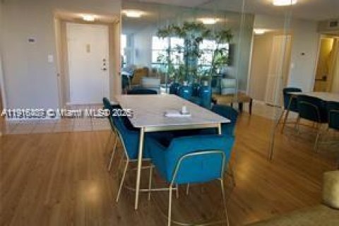 Copropriété à louer à Hallandale Beach, Floride: 1 chambre, 99.87 m2 № 1973585 - photo 4