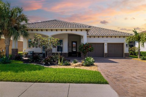 House in Bradenton, Florida 3 bedrooms, 235.6 sq.m. № 2217789 - photo 2