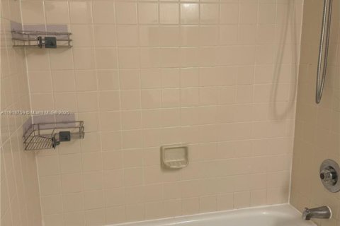 Condominio en venta en Hollywood, Florida, 1 dormitorio, 78.13 m2 № 1975889 - foto 10