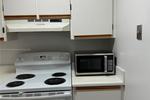 Condominio en venta en Hollywood, Florida, 1 dormitorio, 78.13 m2 № 1975889 - foto 18