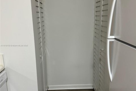 Condominio en venta en Hollywood, Florida, 1 dormitorio, 78.13 m2 № 1975889 - foto 15