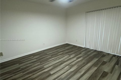 Condominio en venta en Hollywood, Florida, 1 dormitorio, 78.13 m2 № 1975889 - foto 3