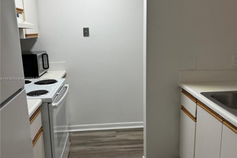 Condominio en venta en Hollywood, Florida, 1 dormitorio, 78.13 m2 № 1975889 - foto 17