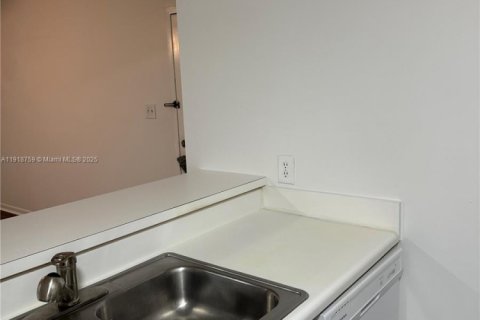 Condominio en venta en Hollywood, Florida, 1 dormitorio, 78.13 m2 № 1975889 - foto 14