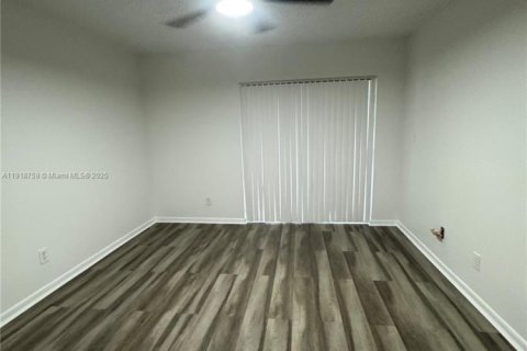 Condominio en venta en Hollywood, Florida, 1 dormitorio, 78.13 m2 № 1975889 - foto 4