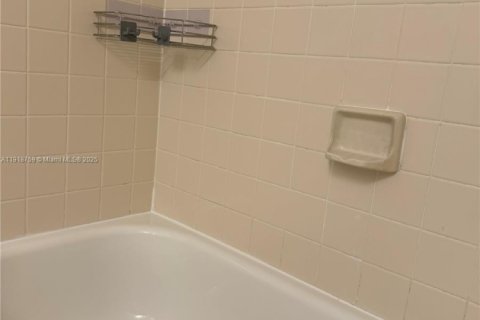 Condominio en venta en Hollywood, Florida, 1 dormitorio, 78.13 m2 № 1975889 - foto 11