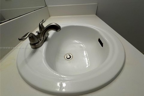 Condominio en venta en Hollywood, Florida, 1 dormitorio, 78.13 m2 № 1975889 - foto 9