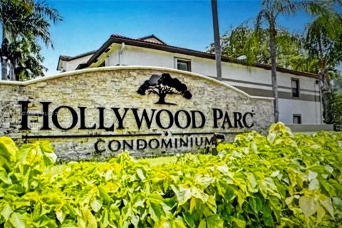 Condominio en venta en Hollywood, Florida, 1 dormitorio, 78.13 m2 № 1975889 - foto 1