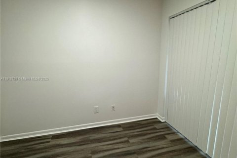 Condominio en venta en Hollywood, Florida, 1 dormitorio, 78.13 m2 № 1975889 - foto 2