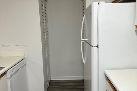 Condominio en venta en Hollywood, Florida, 1 dormitorio, 78.13 m2 № 1975889 - foto 16