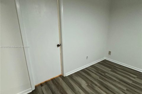 Condominio en venta en Hollywood, Florida, 1 dormitorio, 78.13 m2 № 1975889 - foto 5