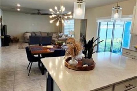 House in Davenport, Florida 4 bedrooms, 224.45 sq.m. № 1847129 - photo 15
