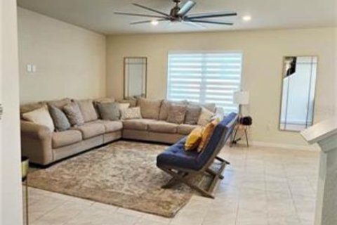 House in Davenport, Florida 4 bedrooms, 224.45 sq.m. № 1847129 - photo 12