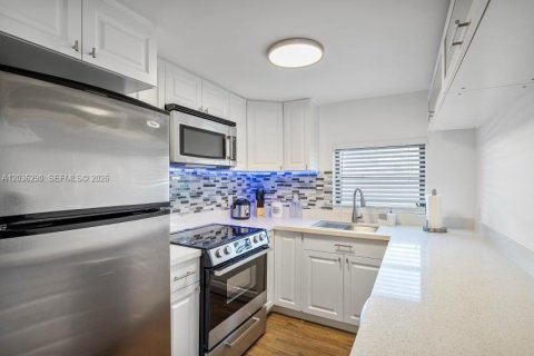 Villa ou maison à vendre à Oakland Park, Floride: 2 chambres, 91.79 m2 № 2084268 - photo 18