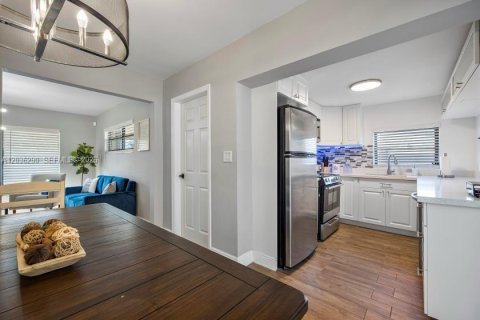 Villa ou maison à vendre à Oakland Park, Floride: 2 chambres, 91.79 m2 № 2084268 - photo 13