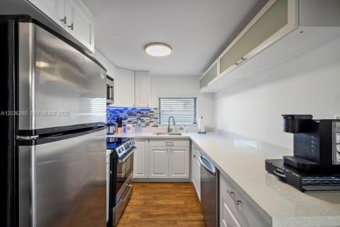 Villa ou maison à vendre à Oakland Park, Floride: 2 chambres, 91.79 m2 № 2084268 - photo 16
