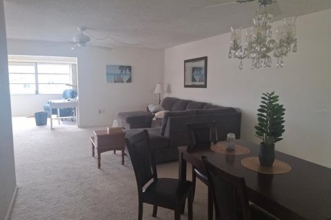 Condo in New Port Richey, Florida, 2 bedrooms  № 1771844 - photo 5