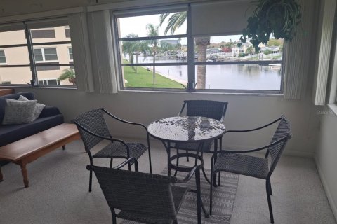 Condo in New Port Richey, Florida, 2 bedrooms  № 1771844 - photo 6