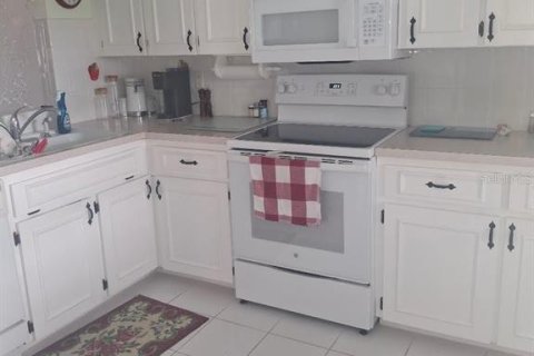Condo in New Port Richey, Florida, 2 bedrooms  № 1771844 - photo 7