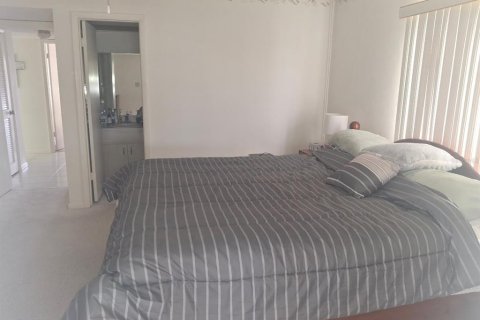 Condo in New Port Richey, Florida, 2 bedrooms  № 1771844 - photo 10