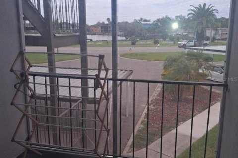 Condo in New Port Richey, Florida, 2 bedrooms  № 1771844 - photo 14
